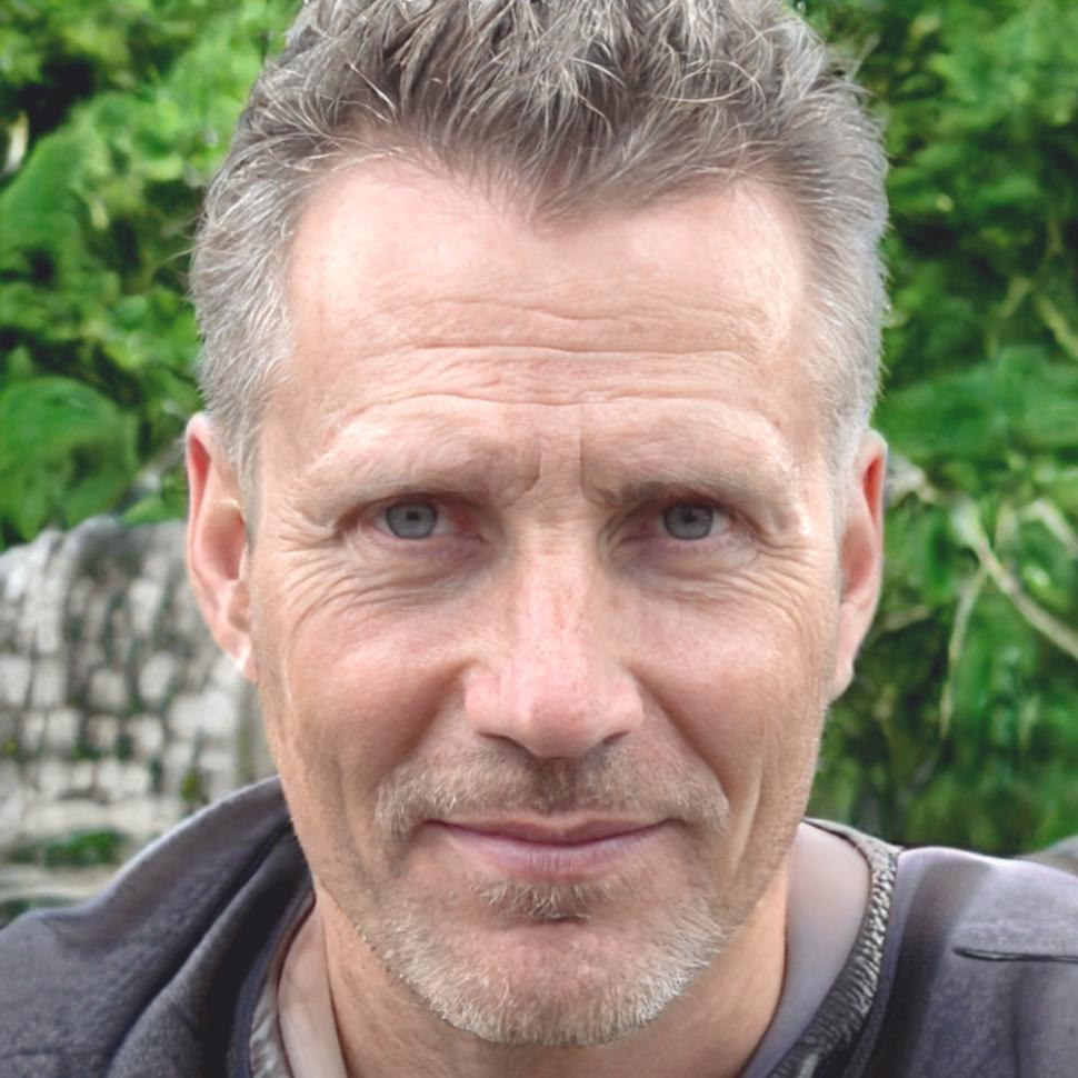 Retrato de Maksymilian Górecki, especialista em análise financeira